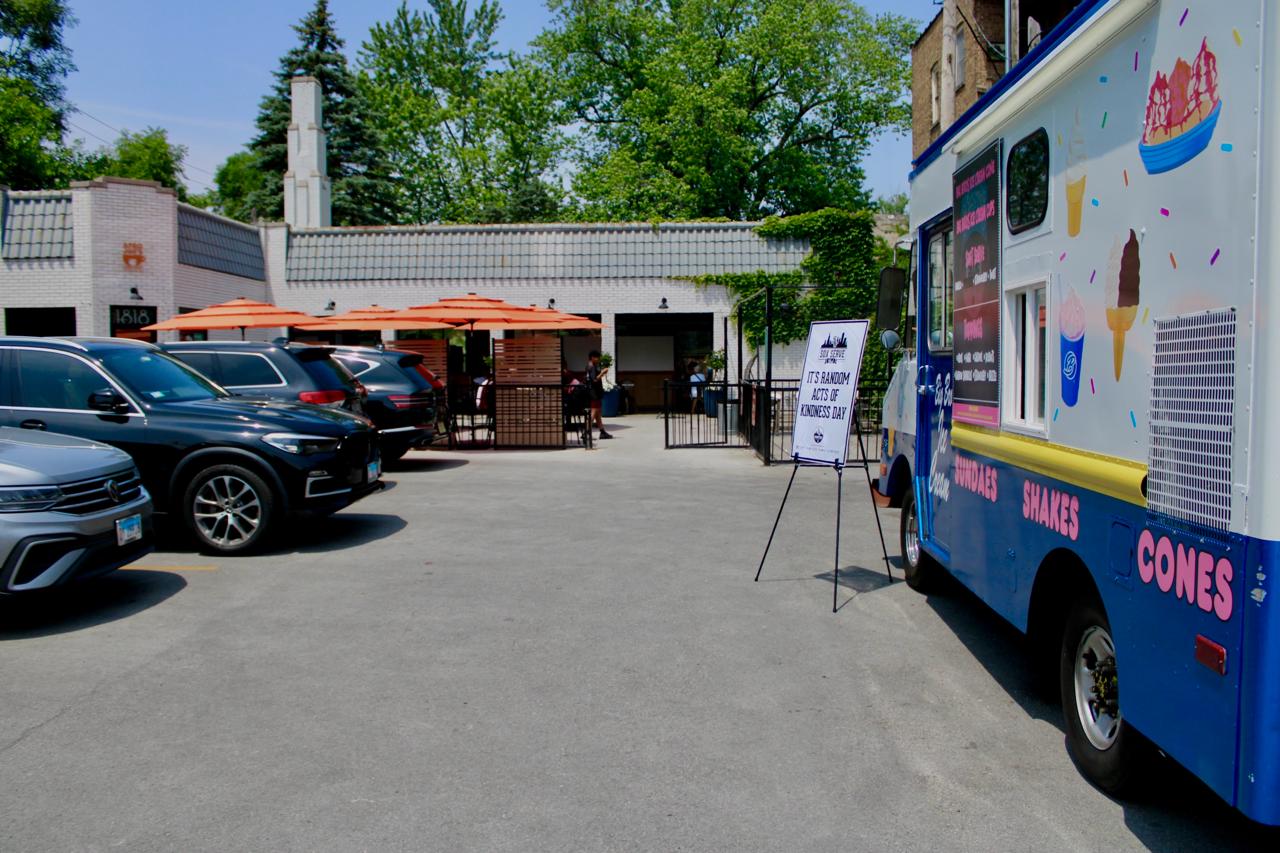 The Benefits of Booking an Ice Cream Truck For Catering Chicago IL for Corporate Events