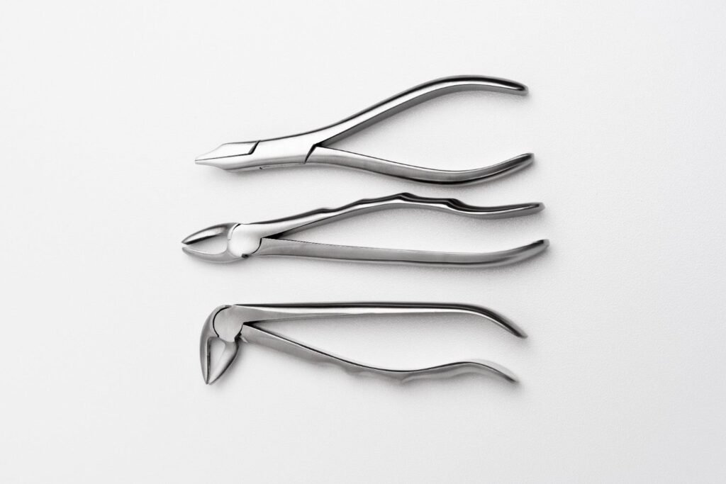 close up dentist instruments 100kb 2
