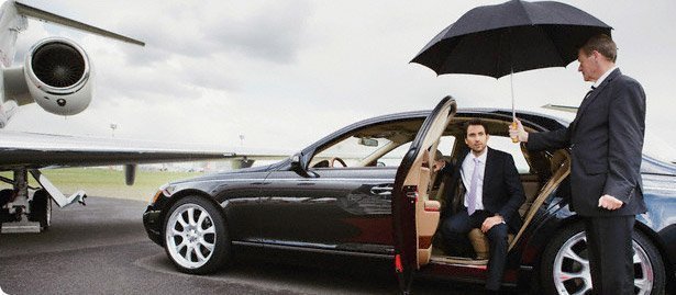 Was macht Taxi Neuberg für pünktliche Flughafenverbindungen nützlich?